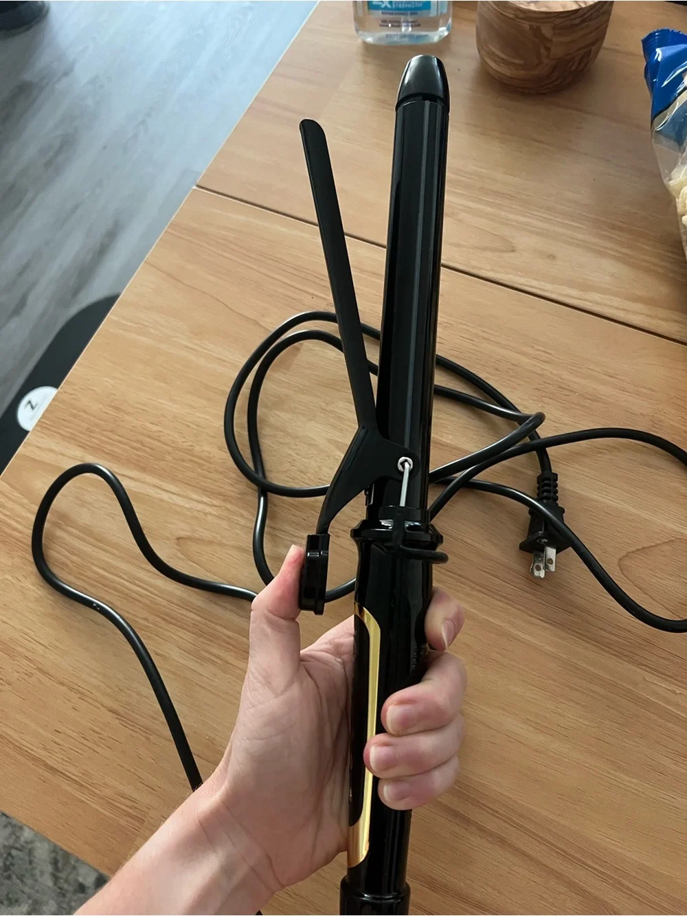 Black and Gold Flat Iron Hair Straightener with Adjustable Heat
